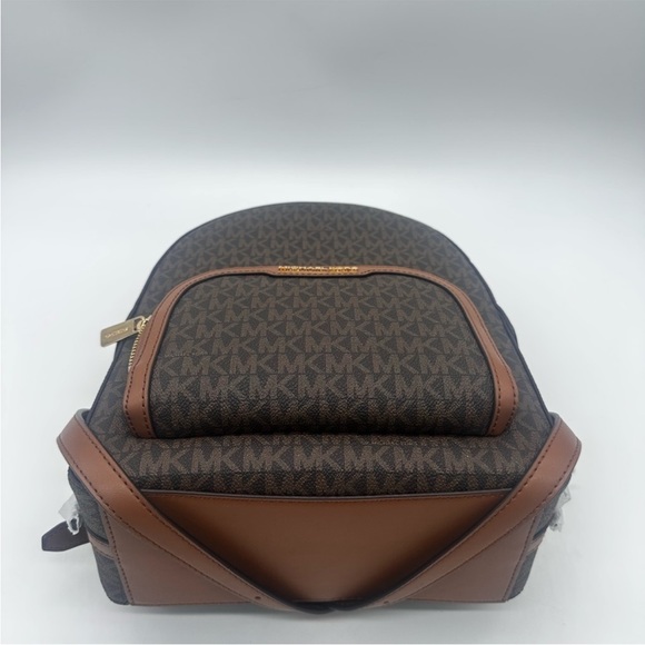 Michael Kors Medium Jaycee Zip Packet
Backpack Brown - Picture 12 of 14